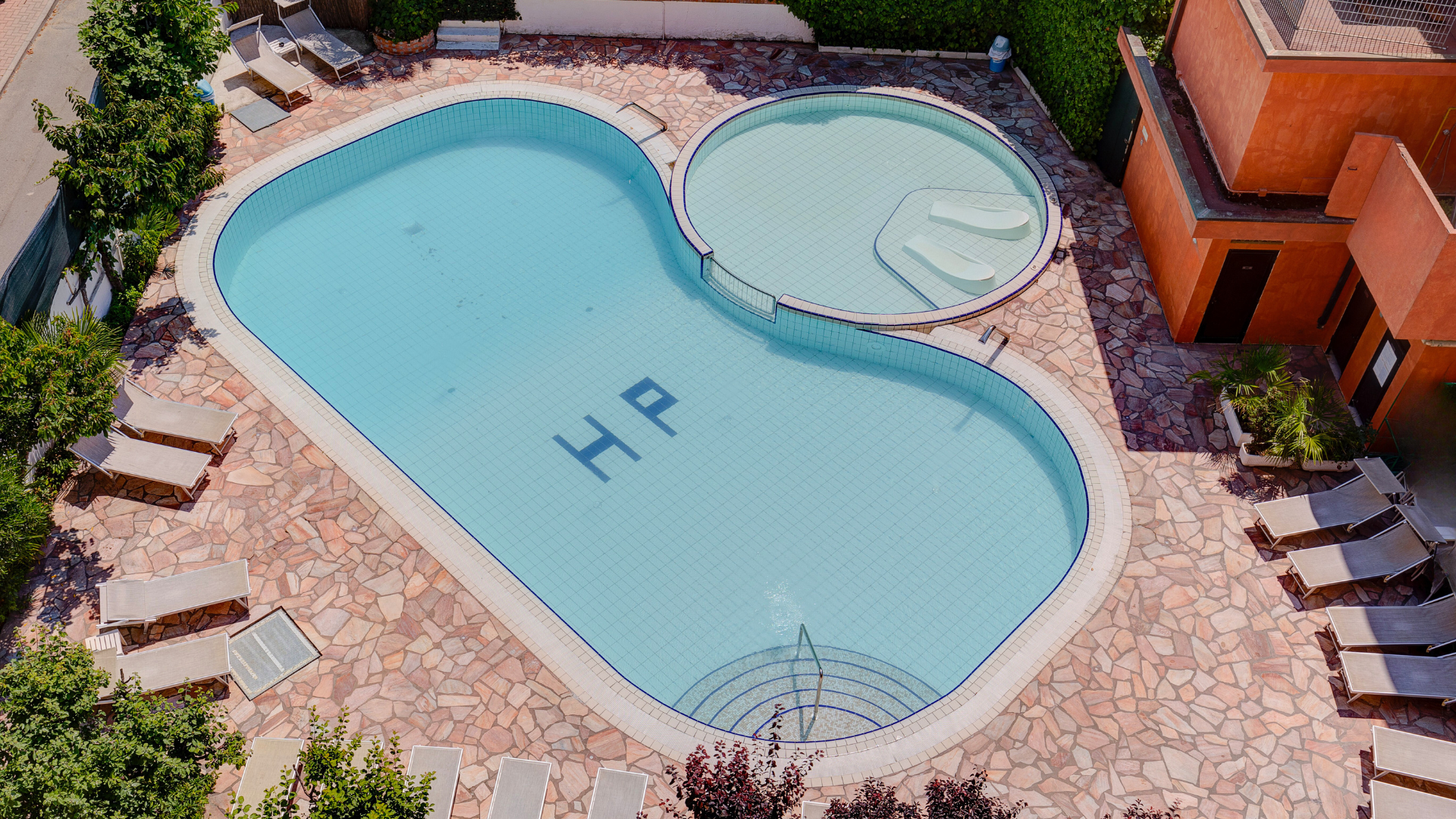Relax in piscina a Jesolo: benessere e tranquillità all’Hotel Piccadilly